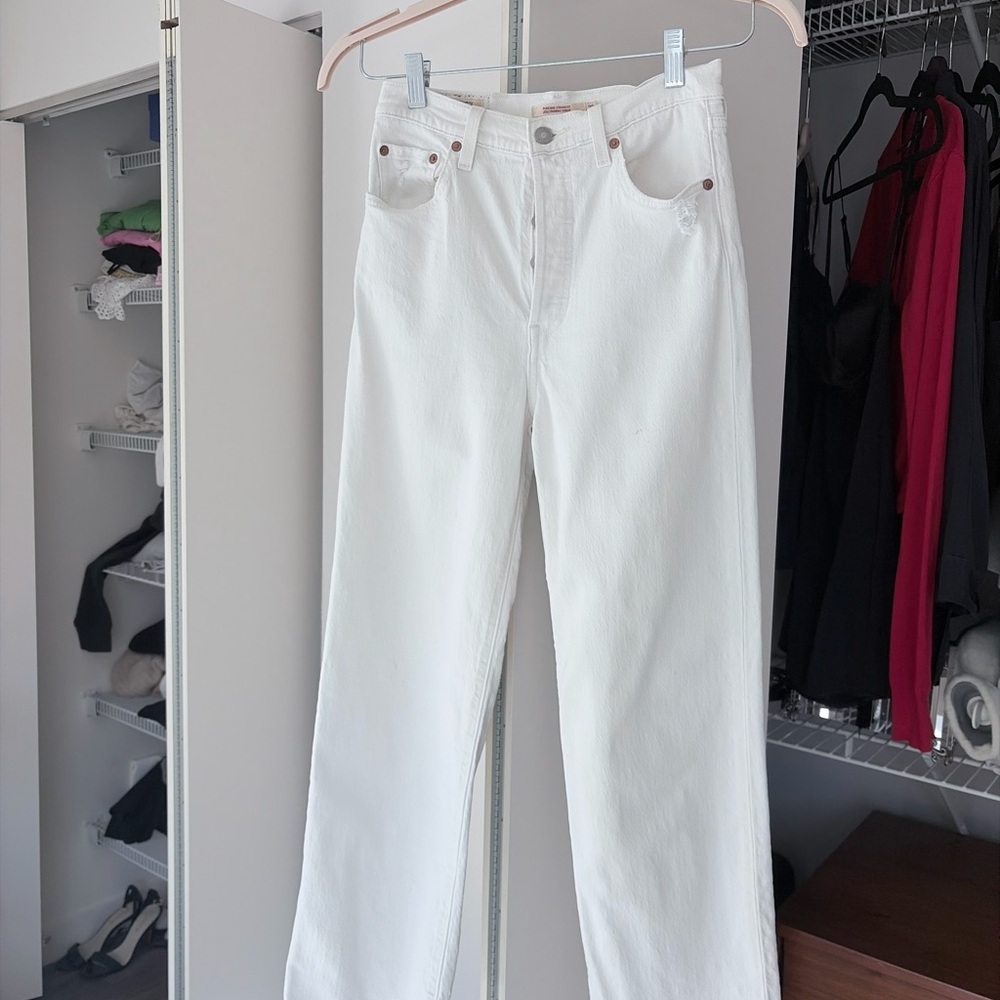 Levi's Women's White Rib Cage Straight Leg Jeans